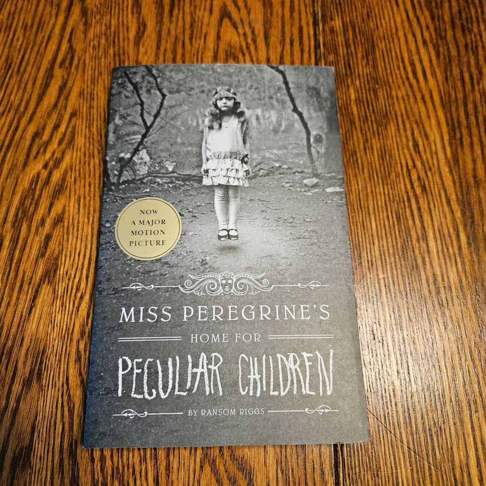 Miss Peregrines Home for Peculiar Children Ransom Riggs Paperback Book 1 Novel